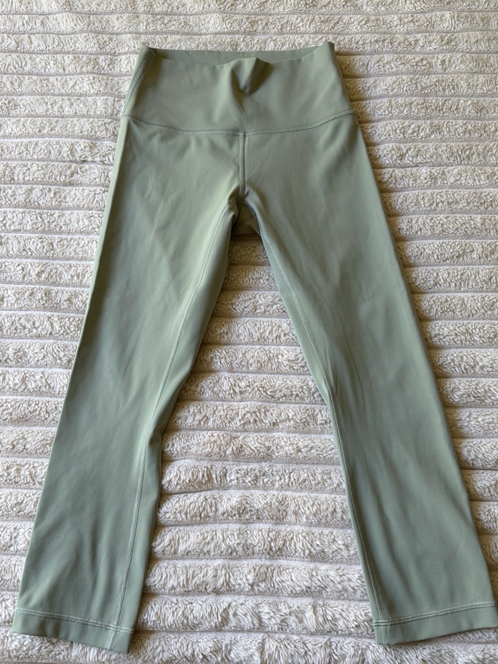 Wonder train Capri leggings lululemon size 4
